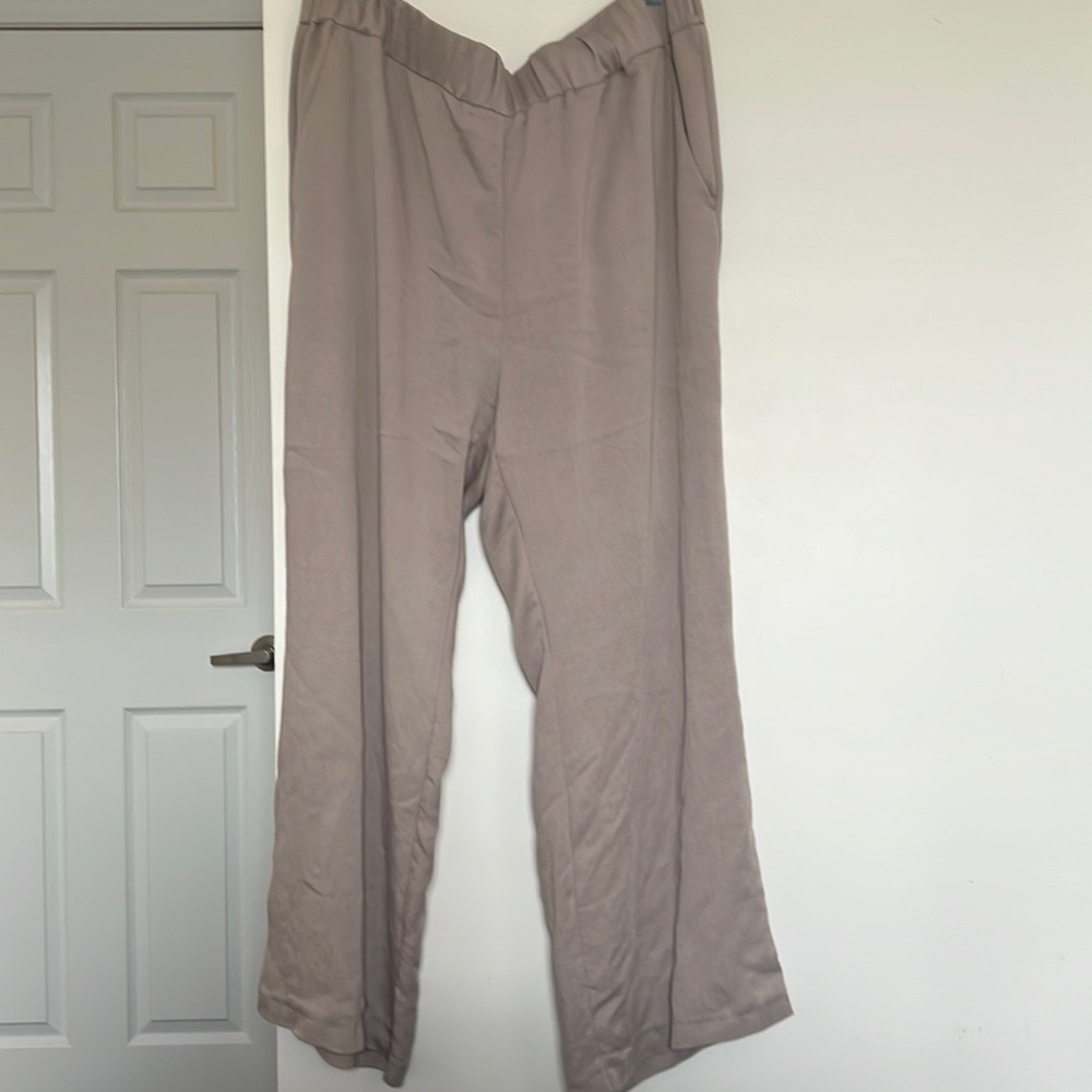 H&M - Wide-Cut Lyocell blend Pants - plus size XXL